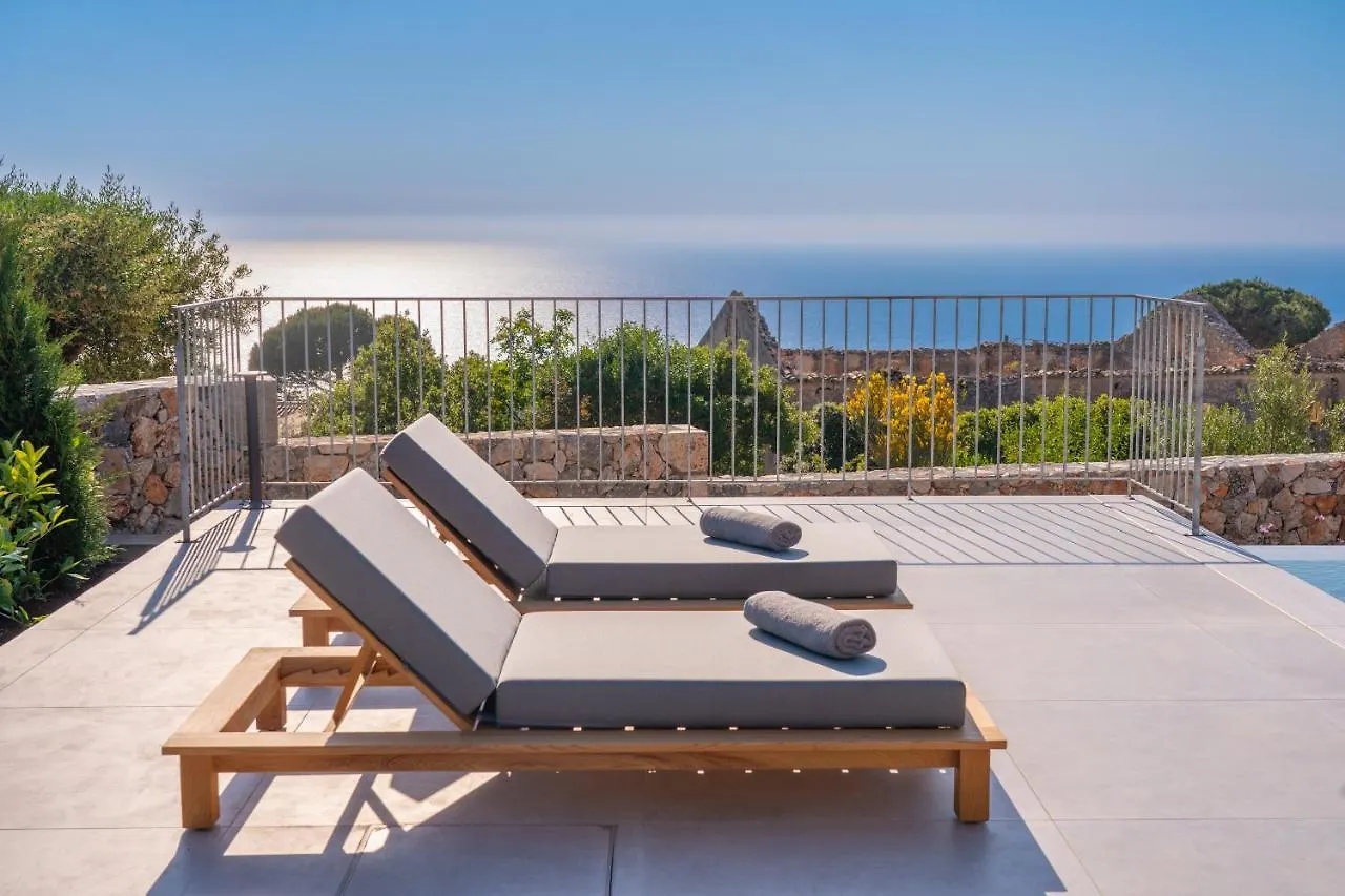 Summer Breeze Villa Tzamarelata 0*,